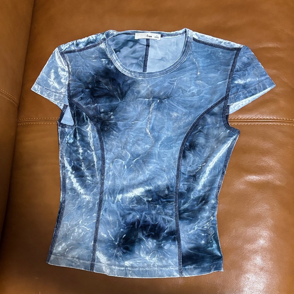 ARITZIA Wilfred Free Blue Velvet Zeylee Tie-Dye T-Shirt